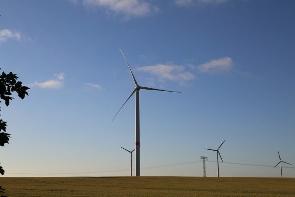 2-1.jpeg <div style="display:flex;flex-direction:column;align-items:center;text-align:center;gap:2px;"><img src="https://energy-wind.md/wp-content/uploads/2023/04/10734_suedwindpng.webp" style="width:60px;height:60px;object-fit:contain;">Turbine eoliene - Sudwind</span></div>