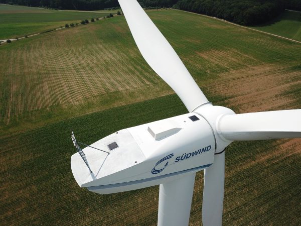 7-1.jpeg <div style="display:flex;flex-direction:column;align-items:center;text-align:center;gap:2px;"><img src="https://energy-wind.md/wp-content/uploads/2023/04/10734_suedwindpng.webp" style="width:60px;height:60px;object-fit:contain;">Turbine eoliene - Sudwind</span></div>