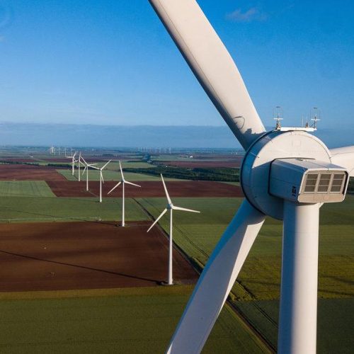 <div style="display:flex;flex-direction:column;align-items:center;text-align:center;gap:2px;"><img src="https://energy-wind.md/wp-content/uploads/2023/04/enercon_en.webp" style="width:60px;height:60px;object-fit:contain;">Turbine eoliene - Enercon</span></div>